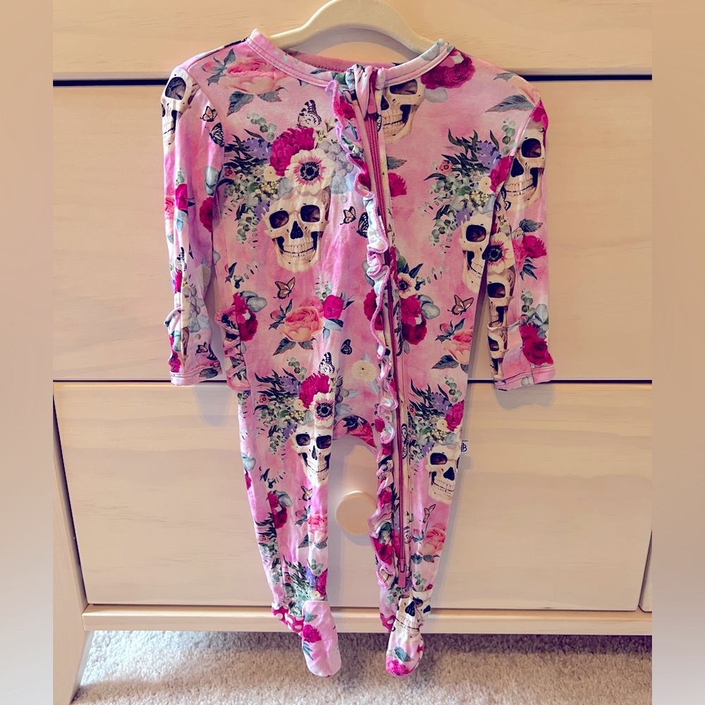 Bums & roses Halloween skull zipper footie